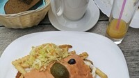 Sebenarnya ini bukan hidangan anak-anak. Tapi entah mengapa, sebuah restoran di Lithuania menyajikan kentang goreng dengan hiasan seperti ini. Foto: boredpanda.com