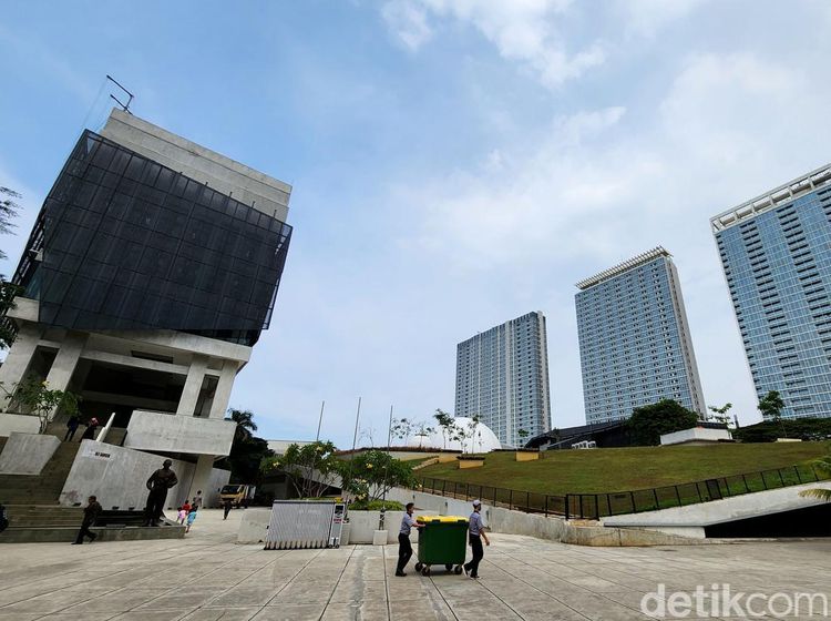 Menyusuri Kawasan TIM yang Kontroversial