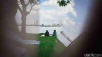 Predikat taman waduk terbesar se-Asia Tenggara masih dipegang oleh Taman Waduk Pluit.   