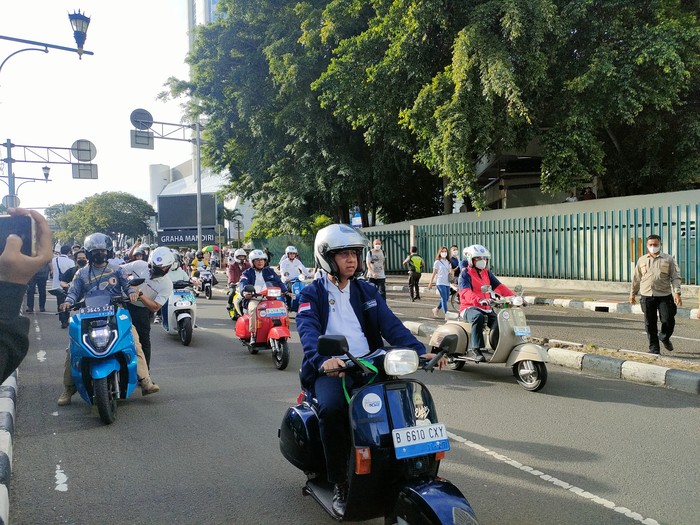 Acara Electric Vehicle Funday digelar di Bundaran HI, Jakarta Pusat. Acara bertajuk pengunaan kendaraan listrik tersebut dihadiri oleh Menteri Perhubungan Budi Karya Sumadi hingga PJ Gubernur DKI Jakarta Heru Budi Hartono.