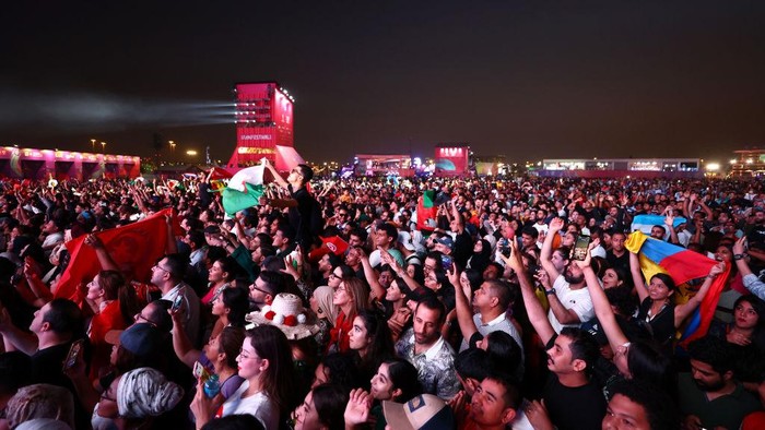 DOHA, QATAR - NOVEMBER 19: Fans enjoy the atmosphere prior to the Fan Festival Official Opening ahead of the FIFA World Cup 2022 Qatar Fan Festival at Al Bidda Park on November 19, 2022 in Doha, Qatar. (Photo by Francois Nel/Getty Images)