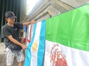 Jelang Kick Off Piala Dunia, Bendera Argentina Paling Laris di Denpasar