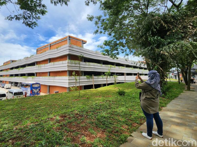 Penampakan Gedung Parkir Terpusat yang Bikin TMII Adem