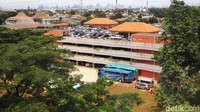 Pengelola TMII membangun gedung parkir terpusat untuk kendaraan pengunjung.   