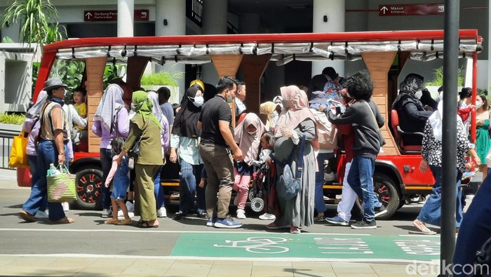 Pengunjung senang dengan kebaruan TMII, tapi ada catatan.
