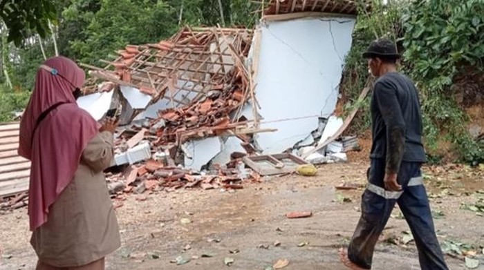 Pergerakan Tanah di Blitar Selatan Signifikan, Rusak Masjid dan Rumah Marbot