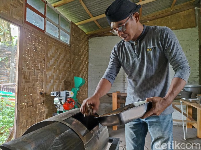 Polisi blitar bisnis kopi