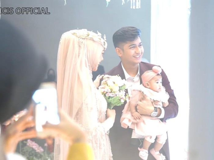 Ria Ricis dan Teuku Ryan anniversary pertama pernikahan.