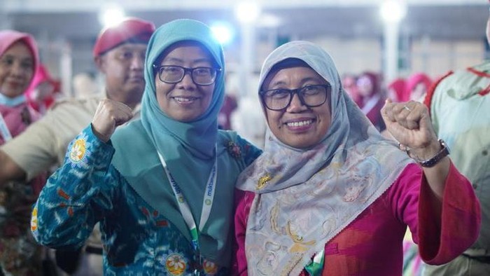 Salmah Orbayinah dan Tri Hastuti