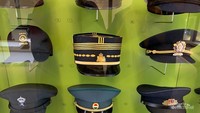 Koleksi topi para petugas border