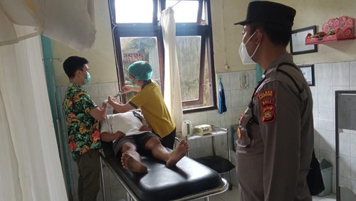Seorang warga asal Blitar, Jawa Timur bernama M Khusnul Rochim (25) menjadi korban penganiayaan di lokasi proyek pembangunan Kantor Dinas Pertanian di Kecamatan Sidemen, Karangasem, Bali.