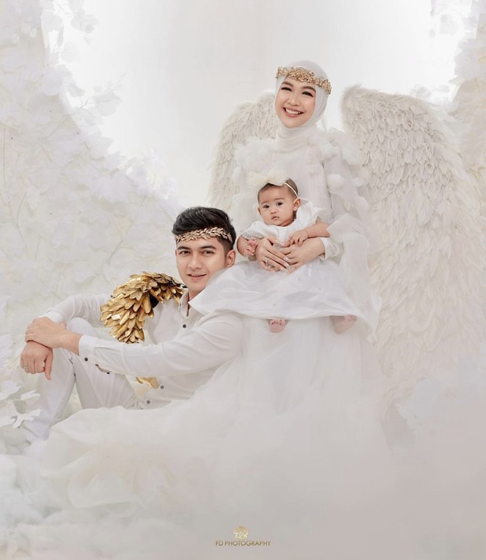 Setahun Menikah, Teuku Ryan dan Ria Ricis Makin Sering Makan Romantis Bersama Setahun Menikah, Teuku Ryan dan Ria Ricis Makin Sering Makan Romantis Bersama