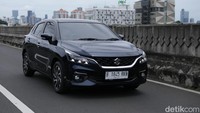 Selanjutnya Suzuki Baleno. Kendaraan yang pernah menjadi pilihan populer di segmen hatchback ini tidak lagi terdaftar di situs web resmi Suzuki Indonesia. Suzuki Baleno sudah tidak dikirimkan ke sealer sejak awal tahun 2025. Foto: Christopher Radyaputra/20detik
