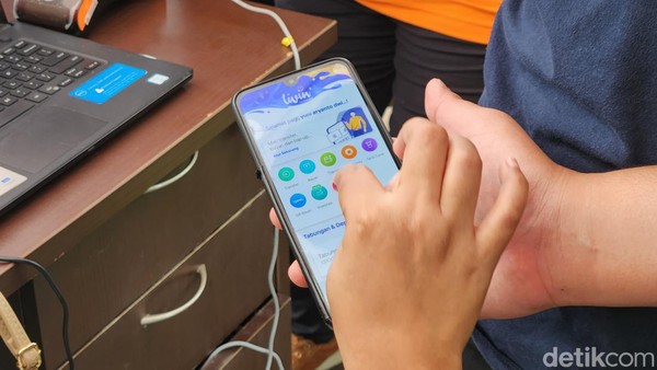 Diberitakan sebelumnya, warga diminta memesan tiket secara online karena TMII tak melayani pembelian di tempat. Diberitakan sebelumnya, warga diminta memesan tiket secara online karena TMII tak melayani pembelian di tempat.