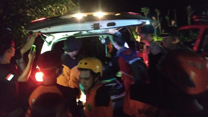 Tim SAR Gabungan menemukan korban terakhir longsor di Poros Makassar-Malino, Gowa, Sulsel.
