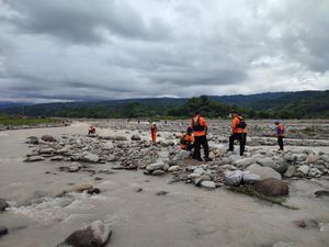 Hari Kelima, Tim SAR Sisir Sungai 3 Km Cari Bocah Korban Longsor Poros Malino