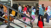 Pada saat uji coba, pengunjung dapat berkeliling dan melihat wajah baru TMII dengan jam operasional mulai pukul 8 pagi hingga pukul 4 sore.  