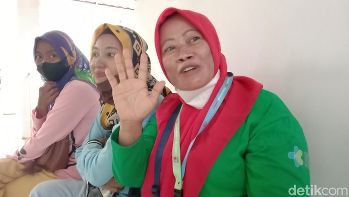 Tursinah, wanita di Indramayu berjuluk ibu TB