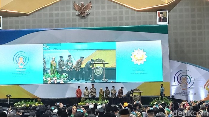 Wapres Maruf Amin resmi menutup Muktamar ke-48 Muhammadiyah dan Aisyiyah di Solo, Minggu (20/11/2022) malam.