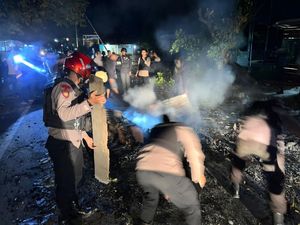 Cerita Pemilik Kenang Warung yang Dibakar Warga Terprovokasi Hoax di Sorong