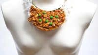 Berawal dari iseng semata, Hatanaka kini menciptakan seni makanan palsu untuk aksesoris yang beragam dan unik. Foto: Norihito Hatanaka