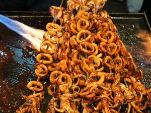 20 Sate Cumi dan Gurita Bakar Kenyal Gurih Ada di Sini!