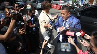 Sebelumnya diberitakan, mantan Kapolda Sumatera Barat Irjen Teddy Minahasa akan dikonfrontasi dengan eks Kapolres Bukittinggi AKBP Doddy Prawiranegara. Keduanya akan dikonfrontasi karena keterangan soal barang bukti 5 kilogram sabu bertolak belakang. 