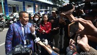 Eks Kapolda Sumatera Barat Irjen Teddy Minahasa dan eks Kapolres Bukittinggi AKBP Doddy Prawiranegara sejatinya bakal dikonfrontir terkait barang bukti sabut 5 kg hari ini. Namun, hal itu batal dilaksanakan. 