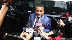 Hotman Paris Bawa Kabar Duka Penyebab Tak Bisa Hadiri Pernikahan Kaesang-Erina