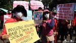 Aksi Unjuk Rasa Nasabah Asuransi Wanartha di Kawasan Patung Kuda