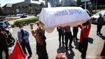 Aksi Unjuk Rasa Nasabah Asuransi Wanartha di Kawasan Patung Kuda