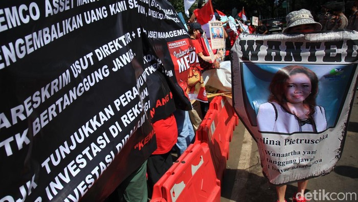 Aksi Unjukrasa Nasabah Asuransi Wanartha Nasabah Asuransi Wanartha melakukan unjukrasa di kawasan Patung Kuda. Hal ini bertujuan mendesak pemerintah mengusut tuntas dana mereka yang raib asuransi itu.