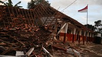 Salah satu sekolah di Cianjur rusak parah akibat gempa bumi tadi siang.