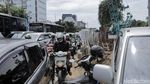 Awas Ada Galian, Jalan Gunung Sahari Arah Pasar Baru Macet