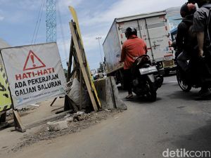 Awas Ada Galian, Jalan Gunung Sahari Arah Pasar Baru Macet