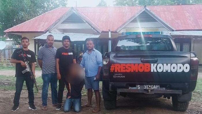 LLR (47) buron sekaligus pelaku pencabulan terhadap tiga anak kandung sesaat setelah dibekuk tim buser Polres Labuan Bajo