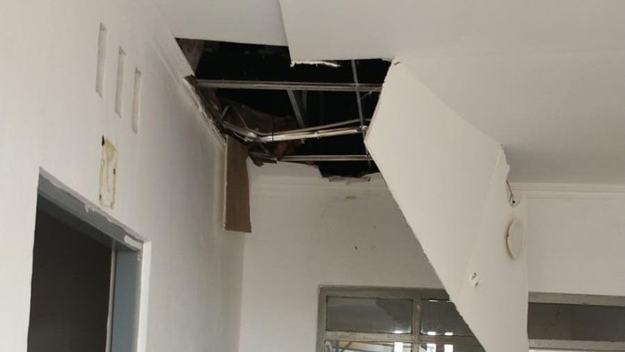 Bangunan Stasiun Cianjur Terdampak Gempa Senin (21/11/2022).