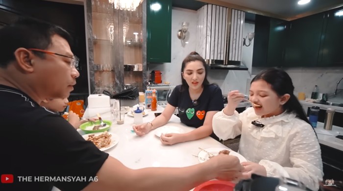 Dapur Ashanty Elegan! 10 Potret Dapur di Rumah Ashanty Setelah Direnovasi