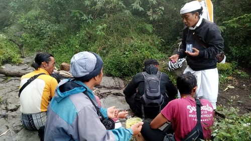 Desa Adat Besakih saat melaksanakan upacara pengrapuh usai insiden bule AS terjatuh dan meninggal dunia di Gunung Agung, Karangasem, Bali.