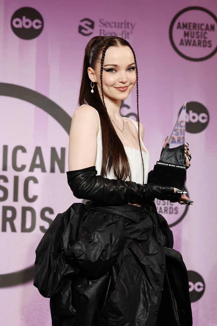 LOS ANGELES, CALIFORNIA - NOVEMBER 20: Dove Cameron, winner of the New Artist of the Year award, poses in the press room during the 2022 American Music Awards at Microsoft Theater on November 20, 2022 in Los Angeles, California. (Photo by Amy Sussman/Getty Images for dcp)