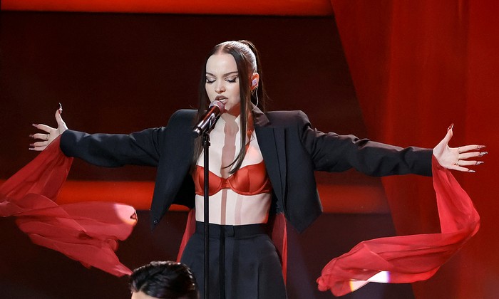 Dove Cameron LOS ANGELES, CALIFORNIA - NOVEMBER 20: (EDITORIAL USE ONLY) Dove Cameron performs onstage during the 2022 American Music Awards at Microsoft Theater on November 20, 2022 in Los Angeles, California. (Photo by Kevin Winter/Getty Images)