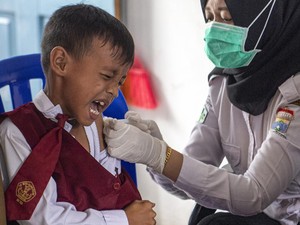 Dinkes Badung Suntik 9.230 Anak Sekolah dengan Vaksin Campak