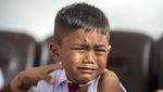 Ekspresi Siswa SD Saat Divaksinasi Difteri dan Tetanus