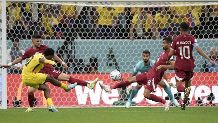 Laga pembuka Piala Dunia 2022 antara Qatar vs Ekuador di Grup A telah tuntas. La Tri memimpin 2-0 berhasil meraih tiga poin atas kemenangan 2-0.