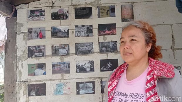 Eva Eryani, penghuni yang bertahan di area rumah deret Tamansari, Kota Bandung.