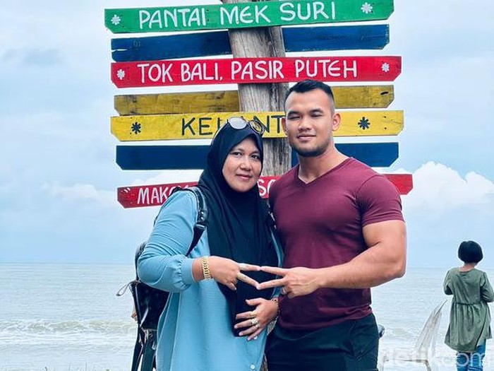 Foto Nazihah dan Geemie, pasangan beda usia viral di media sosial. Foto Nazihah dan Geemie, pasangan beda usia viral di media sosial.