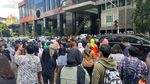 Gempa Terasa Hingga Jakarta, Pekerja SCBD Berhamburan ke Jalan