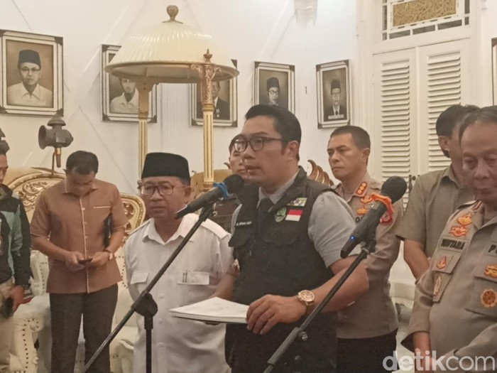 Gubernur Jabar Ridwan Kamil sampaikan jumlah korban gempa Cianjur.