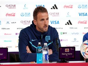 Inggris Vs Iran: Kane Bakal Tetap Pakai Ban Kapten Pelangi