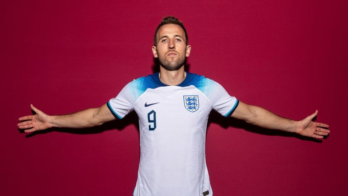 DOHA, QATAR - NOVEMBER 16: Harry Kane of England poses during the official FIFA World Cup Qatar 2022 portrait session on November 16, 2022 in Doha, Qatar. (Photo by Mike Hewitt - FIFA/FIFA via Getty Images)